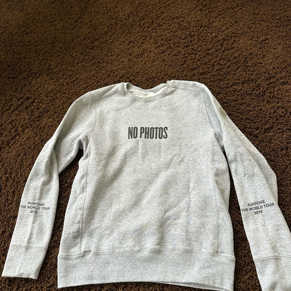 Barneys New York Gray Crewneck Sweater. Purpose tour. Justin Bieber